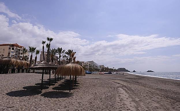 La playa de San cristóbal, a punto para la Semana Santa. 
