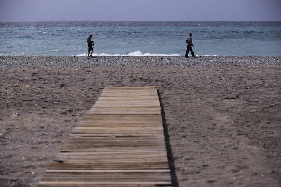 Los municipios de la Costa Tropical van a hacer un esfuerzo en los días que restan por que las playas luzcan lo mejor posible 