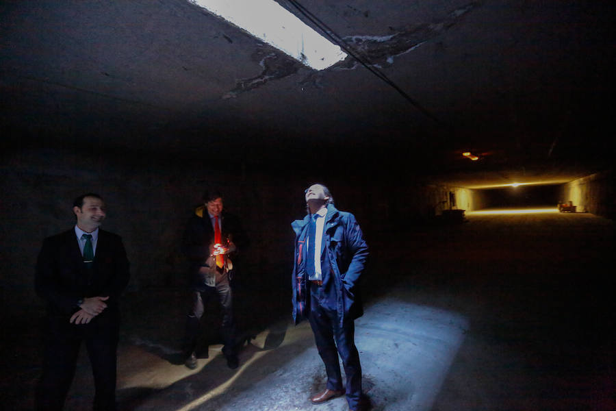 En esta galería de imágenes puedes descubrir cómo es el túnel del metro que hay en Camino de Ronda y que pocos conocen