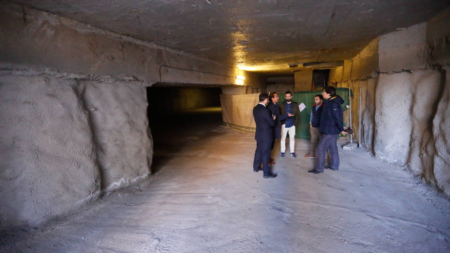 En esta galería de imágenes puedes descubrir cómo es el túnel del metro que hay en Camino de Ronda y que pocos conocen