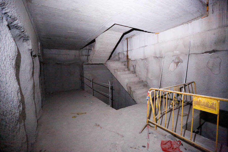 En esta galería de imágenes puedes descubrir cómo es el túnel del metro que hay en Camino de Ronda y que pocos conocen