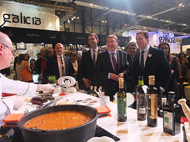 El ministro Luis Planas pasó a saludar. 