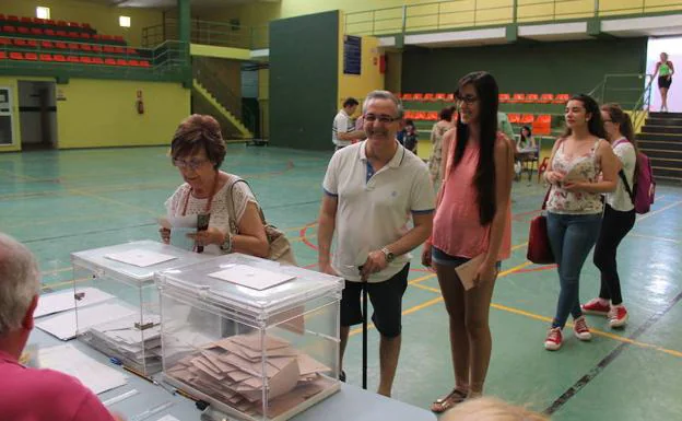 Votación en las anteriores generales, en el pabellón de La Salobreja de Jaén. 