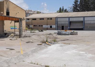 Imagen secundaria 1 - Comienza el derribo de las cocheras de la Rober