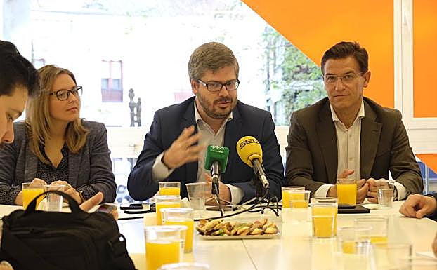 Hervías, junto a Luis Salvador en el desayuno informativo