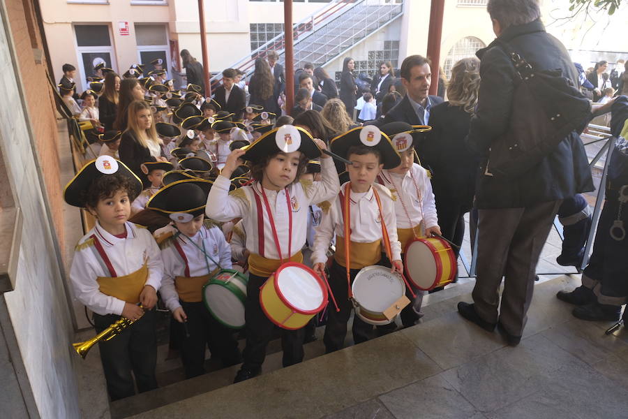 500 niños del colegio Nuestra Señora de las Mercedes han participado en una procesión que ha recorrido el corazón de Granada