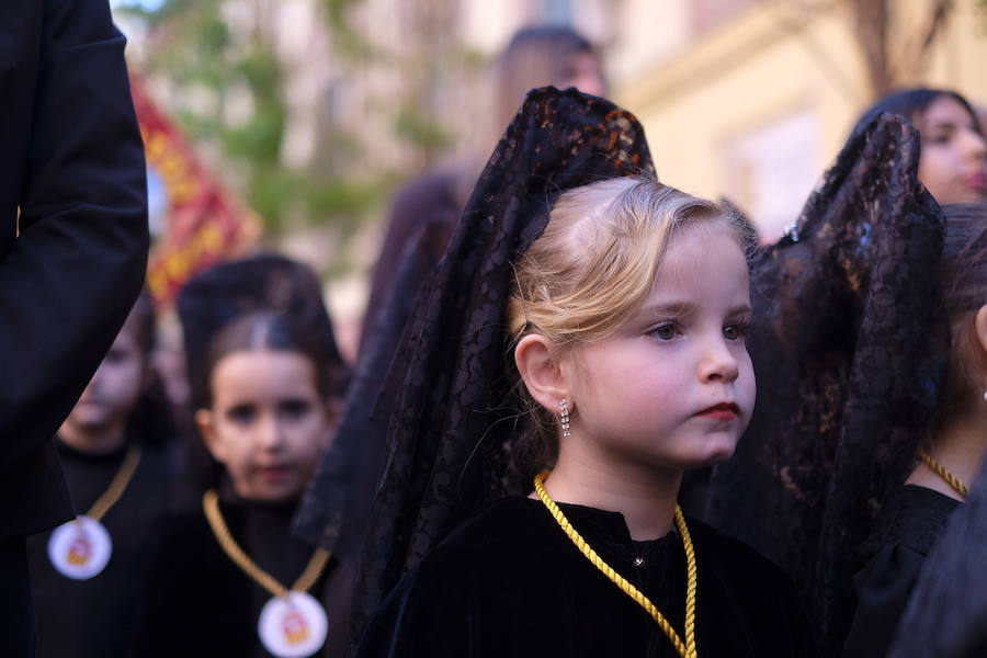 500 niños del colegio Nuestra Señora de las Mercedes han participado en una procesión que ha recorrido el corazón de Granada