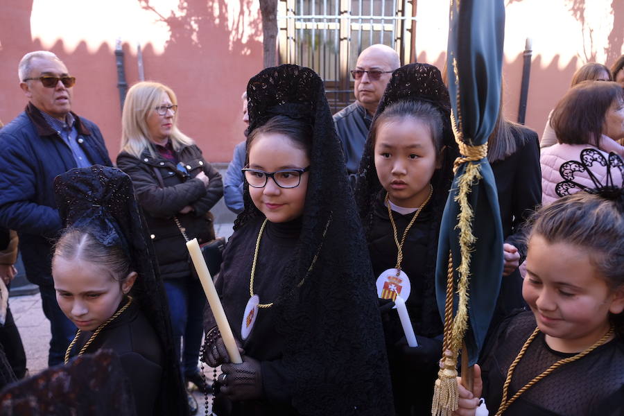 500 niños del colegio Nuestra Señora de las Mercedes han participado en una procesión que ha recorrido el corazón de Granada