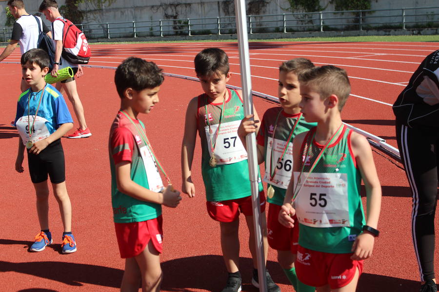 El Núñez Blanca recupera la competición para su renovada pista con la ilusión de los más pequeños y el oficio de sus figuras de élite