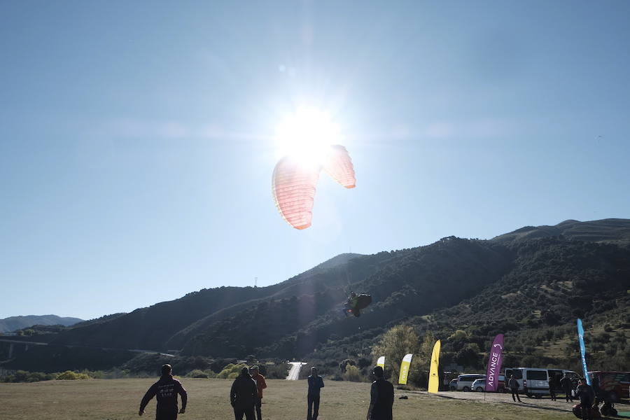 El Campeonato de España y de Andalucía de Parapente de Precisión de las categorías absoluta masculina y femenina se celebra en Cenes este fin de semana