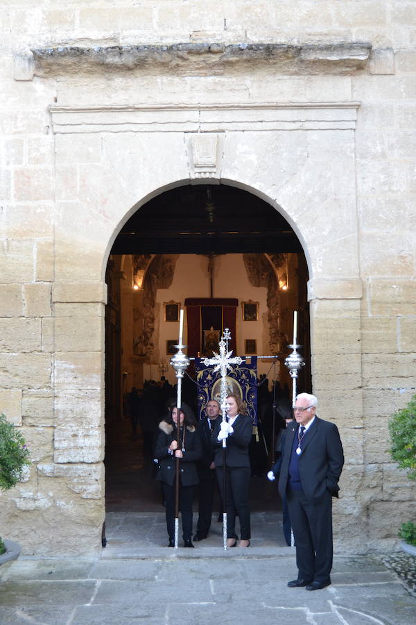 El Viernes de Dolores, la imagen de la Patrona de Alhama realizó su recorrido habitual hasta el Barrio de la Joya acompañada por centenares de alhameños y devotos de esta Virgen procedentes de otros puntos de Granada.