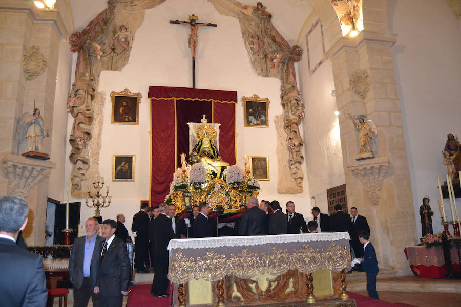 El Viernes de Dolores, la imagen de la Patrona de Alhama realizó su recorrido habitual hasta el Barrio de la Joya acompañada por centenares de alhameños y devotos de esta Virgen procedentes de otros puntos de Granada.