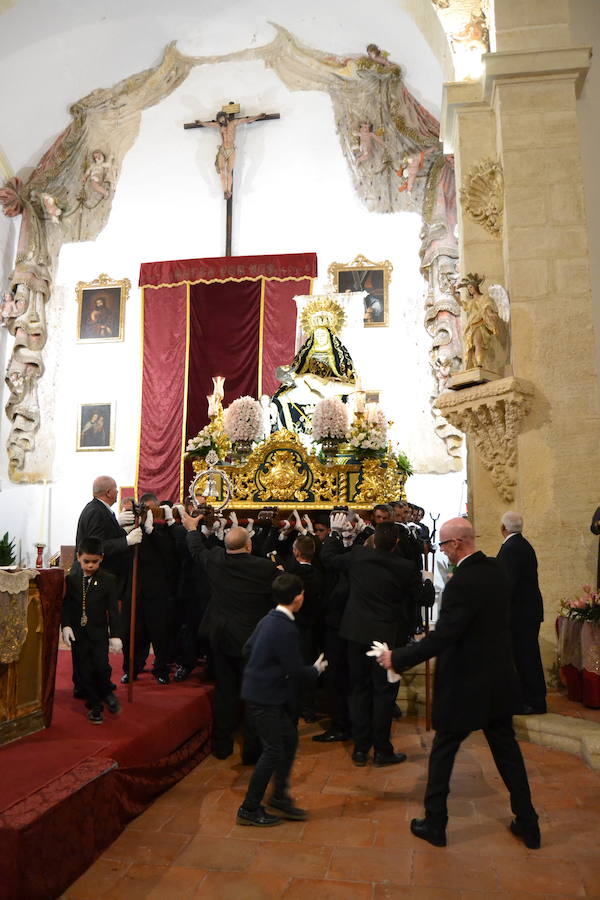 El Viernes de Dolores, la imagen de la Patrona de Alhama realizó su recorrido habitual hasta el Barrio de la Joya acompañada por centenares de alhameños y devotos de esta Virgen procedentes de otros puntos de Granada.