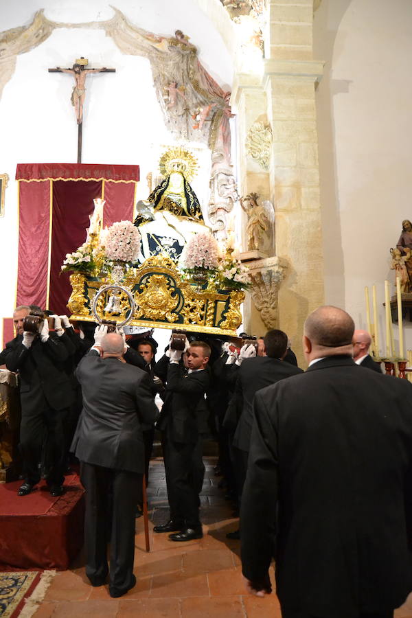 El Viernes de Dolores, la imagen de la Patrona de Alhama realizó su recorrido habitual hasta el Barrio de la Joya acompañada por centenares de alhameños y devotos de esta Virgen procedentes de otros puntos de Granada.