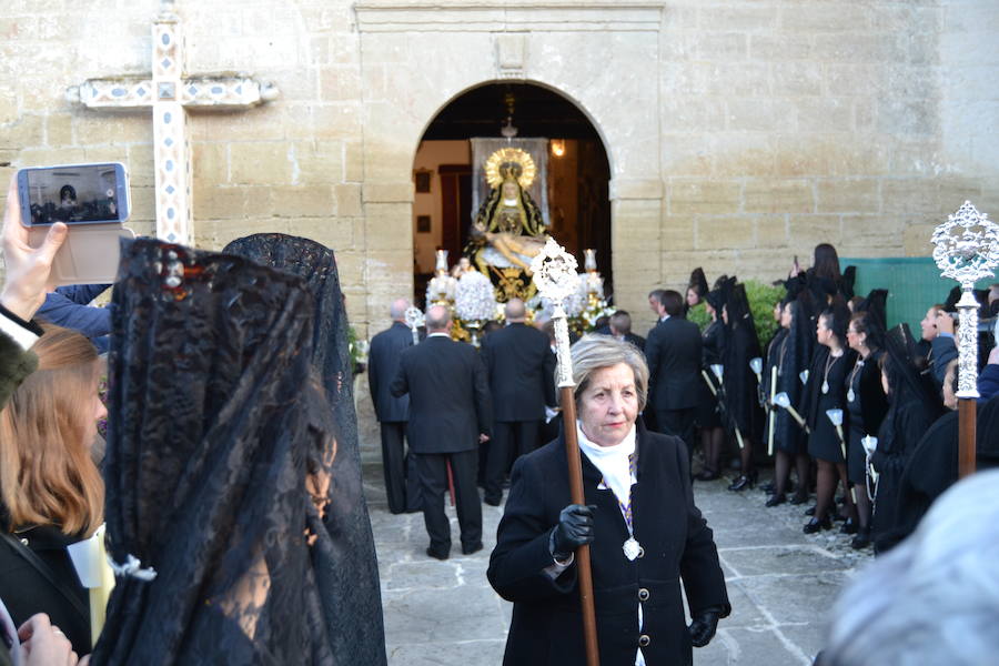 El Viernes de Dolores, la imagen de la Patrona de Alhama realizó su recorrido habitual hasta el Barrio de la Joya acompañada por centenares de alhameños y devotos de esta Virgen procedentes de otros puntos de Granada.