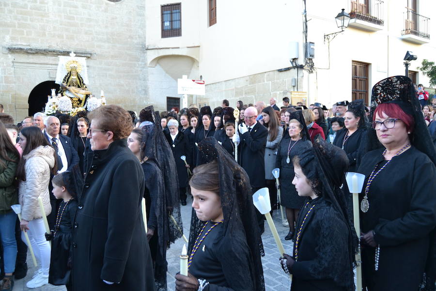 El Viernes de Dolores, la imagen de la Patrona de Alhama realizó su recorrido habitual hasta el Barrio de la Joya acompañada por centenares de alhameños y devotos de esta Virgen procedentes de otros puntos de Granada.