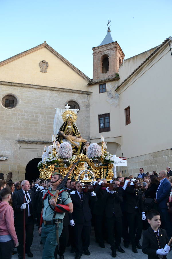 El Viernes de Dolores, la imagen de la Patrona de Alhama realizó su recorrido habitual hasta el Barrio de la Joya acompañada por centenares de alhameños y devotos de esta Virgen procedentes de otros puntos de Granada.