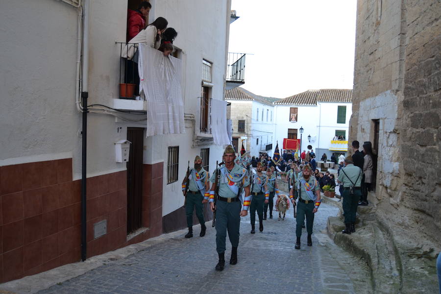 El Viernes de Dolores, la imagen de la Patrona de Alhama realizó su recorrido habitual hasta el Barrio de la Joya acompañada por centenares de alhameños y devotos de esta Virgen procedentes de otros puntos de Granada.