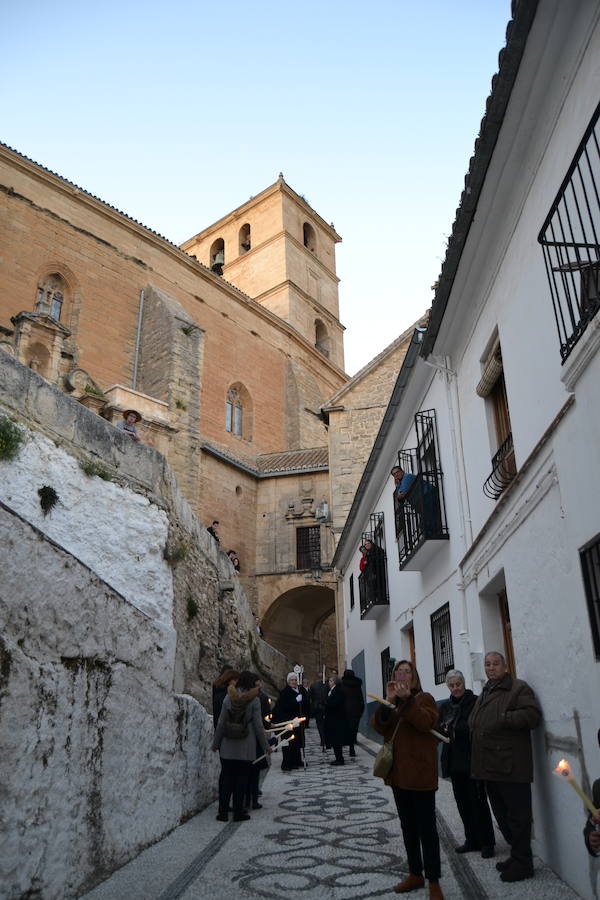 El Viernes de Dolores, la imagen de la Patrona de Alhama realizó su recorrido habitual hasta el Barrio de la Joya acompañada por centenares de alhameños y devotos de esta Virgen procedentes de otros puntos de Granada.