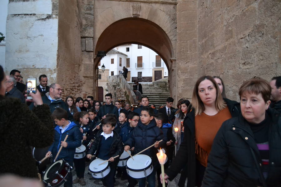 El Viernes de Dolores, la imagen de la Patrona de Alhama realizó su recorrido habitual hasta el Barrio de la Joya acompañada por centenares de alhameños y devotos de esta Virgen procedentes de otros puntos de Granada.