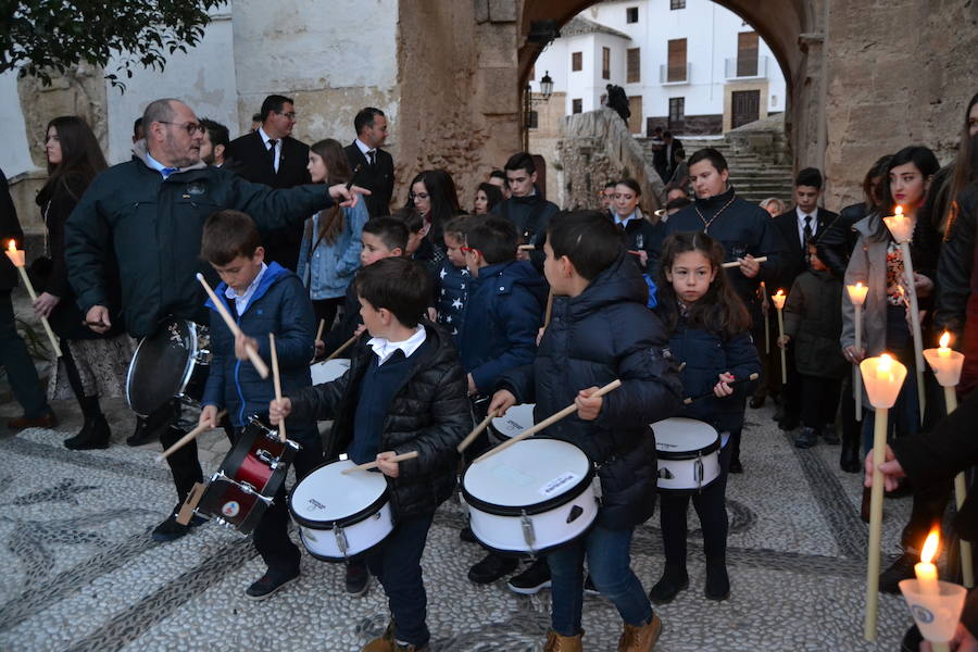 El Viernes de Dolores, la imagen de la Patrona de Alhama realizó su recorrido habitual hasta el Barrio de la Joya acompañada por centenares de alhameños y devotos de esta Virgen procedentes de otros puntos de Granada.