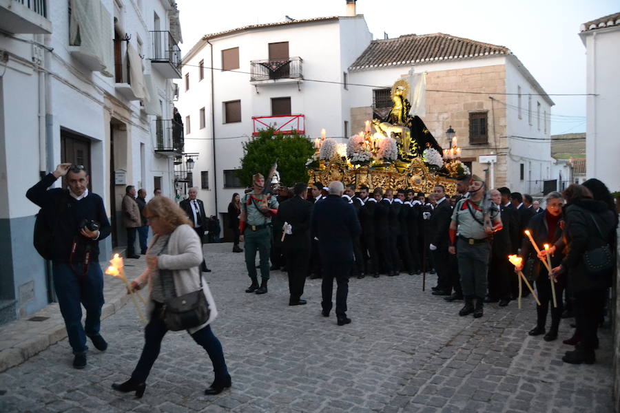 El Viernes de Dolores, la imagen de la Patrona de Alhama realizó su recorrido habitual hasta el Barrio de la Joya acompañada por centenares de alhameños y devotos de esta Virgen procedentes de otros puntos de Granada.