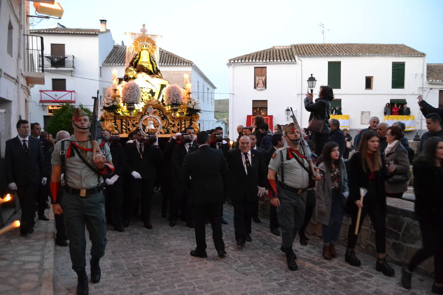 El Viernes de Dolores, la imagen de la Patrona de Alhama realizó su recorrido habitual hasta el Barrio de la Joya acompañada por centenares de alhameños y devotos de esta Virgen procedentes de otros puntos de Granada.