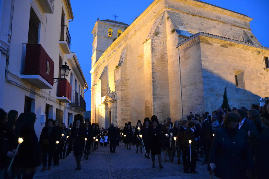 El Viernes de Dolores, la imagen de la Patrona de Alhama realizó su recorrido habitual hasta el Barrio de la Joya acompañada por centenares de alhameños y devotos de esta Virgen procedentes de otros puntos de Granada.