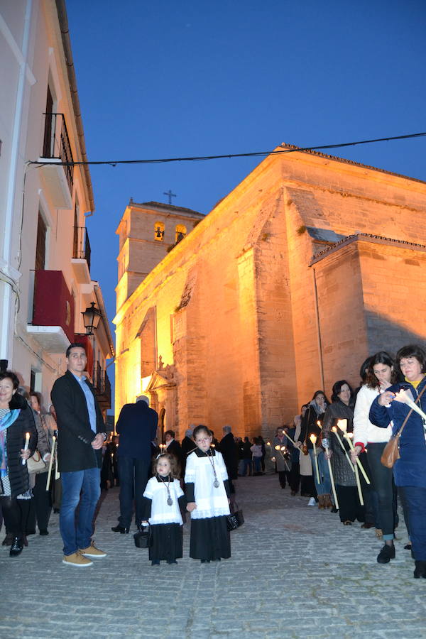 El Viernes de Dolores, la imagen de la Patrona de Alhama realizó su recorrido habitual hasta el Barrio de la Joya acompañada por centenares de alhameños y devotos de esta Virgen procedentes de otros puntos de Granada.