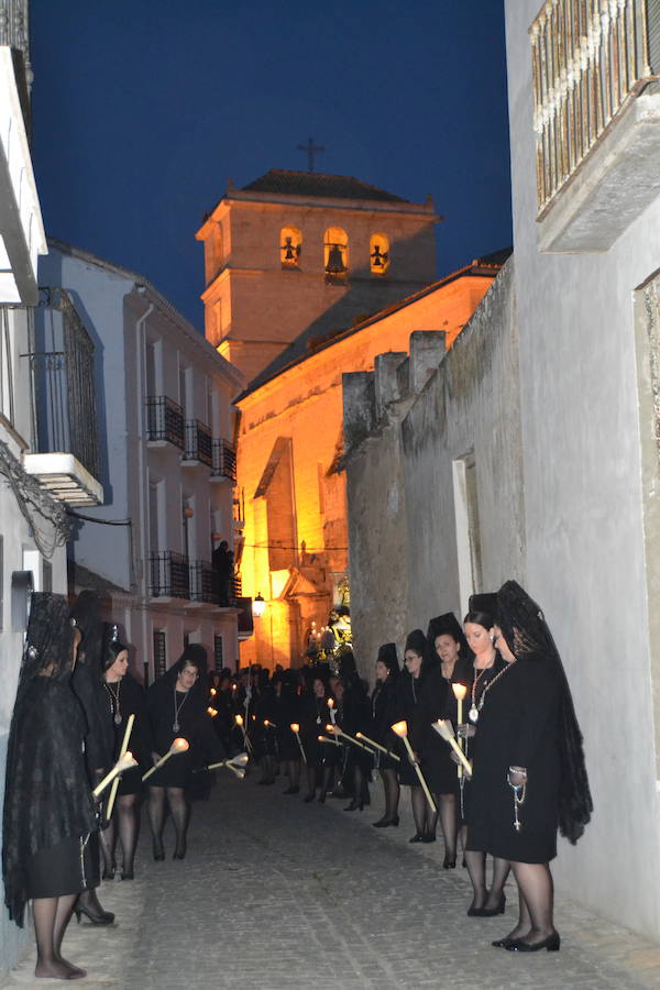 El Viernes de Dolores, la imagen de la Patrona de Alhama realizó su recorrido habitual hasta el Barrio de la Joya acompañada por centenares de alhameños y devotos de esta Virgen procedentes de otros puntos de Granada.