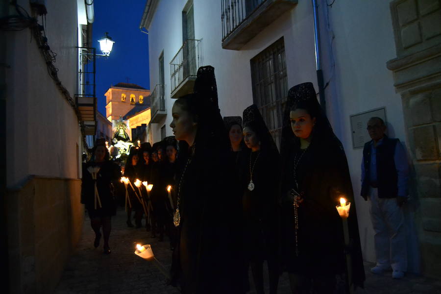 El Viernes de Dolores, la imagen de la Patrona de Alhama realizó su recorrido habitual hasta el Barrio de la Joya acompañada por centenares de alhameños y devotos de esta Virgen procedentes de otros puntos de Granada.