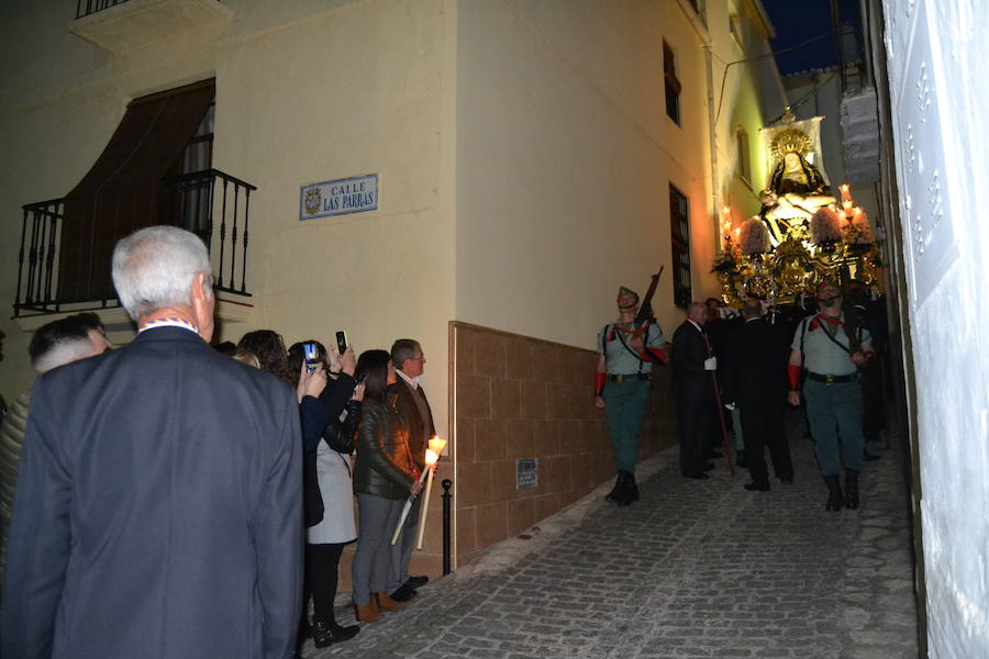 El Viernes de Dolores, la imagen de la Patrona de Alhama realizó su recorrido habitual hasta el Barrio de la Joya acompañada por centenares de alhameños y devotos de esta Virgen procedentes de otros puntos de Granada.