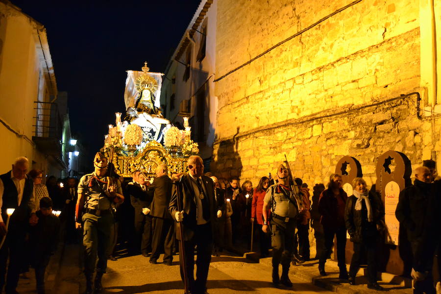 El Viernes de Dolores, la imagen de la Patrona de Alhama realizó su recorrido habitual hasta el Barrio de la Joya acompañada por centenares de alhameños y devotos de esta Virgen procedentes de otros puntos de Granada.