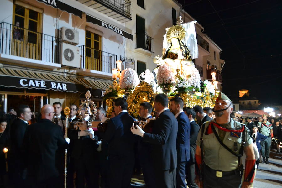 El Viernes de Dolores, la imagen de la Patrona de Alhama realizó su recorrido habitual hasta el Barrio de la Joya acompañada por centenares de alhameños y devotos de esta Virgen procedentes de otros puntos de Granada.