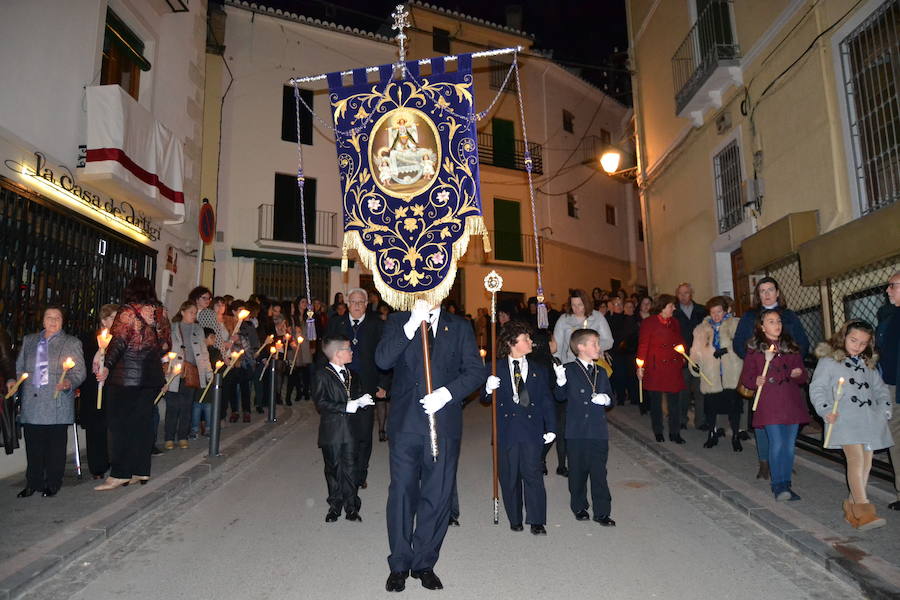 El Viernes de Dolores, la imagen de la Patrona de Alhama realizó su recorrido habitual hasta el Barrio de la Joya acompañada por centenares de alhameños y devotos de esta Virgen procedentes de otros puntos de Granada.