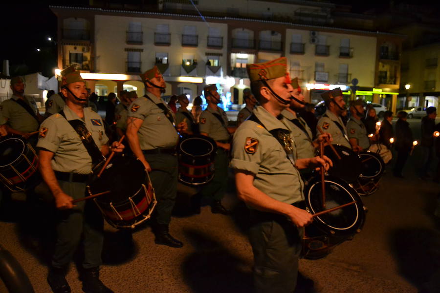 El Viernes de Dolores, la imagen de la Patrona de Alhama realizó su recorrido habitual hasta el Barrio de la Joya acompañada por centenares de alhameños y devotos de esta Virgen procedentes de otros puntos de Granada.