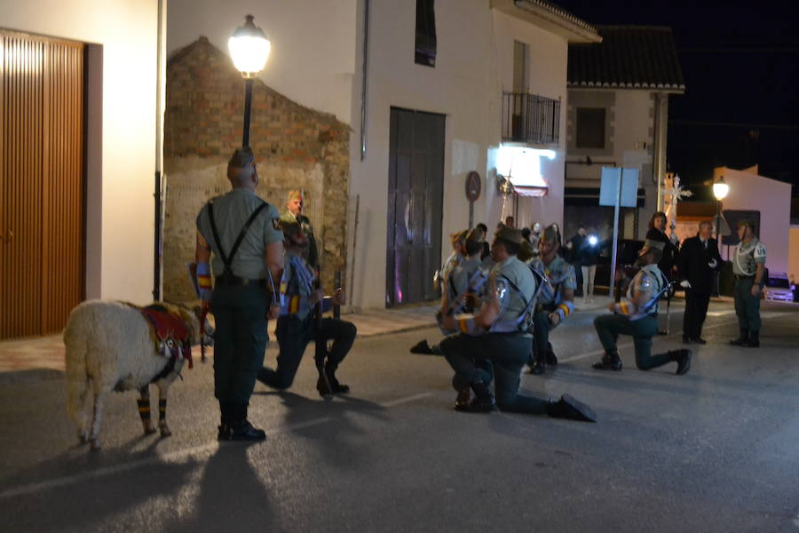 El Viernes de Dolores, la imagen de la Patrona de Alhama realizó su recorrido habitual hasta el Barrio de la Joya acompañada por centenares de alhameños y devotos de esta Virgen procedentes de otros puntos de Granada.