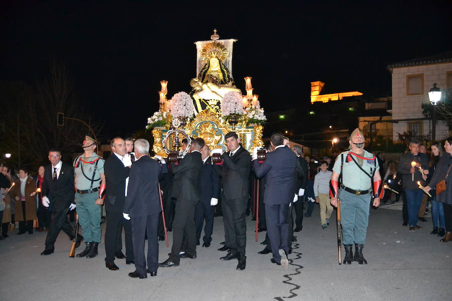 El Viernes de Dolores, la imagen de la Patrona de Alhama realizó su recorrido habitual hasta el Barrio de la Joya acompañada por centenares de alhameños y devotos de esta Virgen procedentes de otros puntos de Granada.