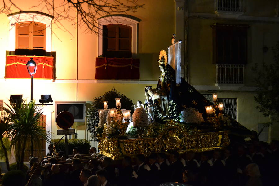 El Viernes de Dolores, la imagen de la Patrona de Alhama realizó su recorrido habitual hasta el Barrio de la Joya acompañada por centenares de alhameños y devotos de esta Virgen procedentes de otros puntos de Granada.