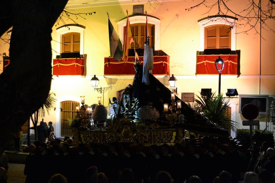 El Viernes de Dolores, la imagen de la Patrona de Alhama realizó su recorrido habitual hasta el Barrio de la Joya acompañada por centenares de alhameños y devotos de esta Virgen procedentes de otros puntos de Granada.