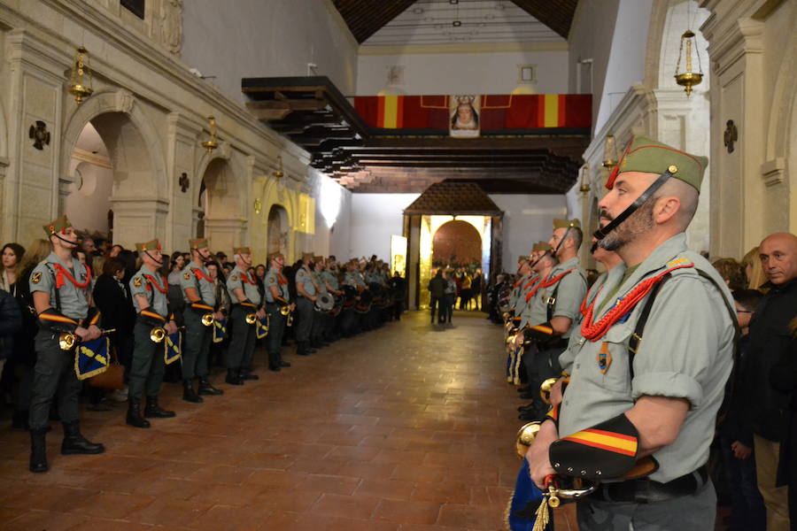 El Viernes de Dolores, la imagen de la Patrona de Alhama realizó su recorrido habitual hasta el Barrio de la Joya acompañada por centenares de alhameños y devotos de esta Virgen procedentes de otros puntos de Granada.