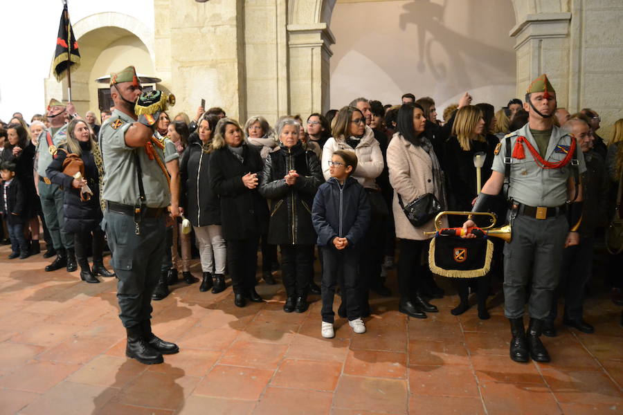 El Viernes de Dolores, la imagen de la Patrona de Alhama realizó su recorrido habitual hasta el Barrio de la Joya acompañada por centenares de alhameños y devotos de esta Virgen procedentes de otros puntos de Granada.