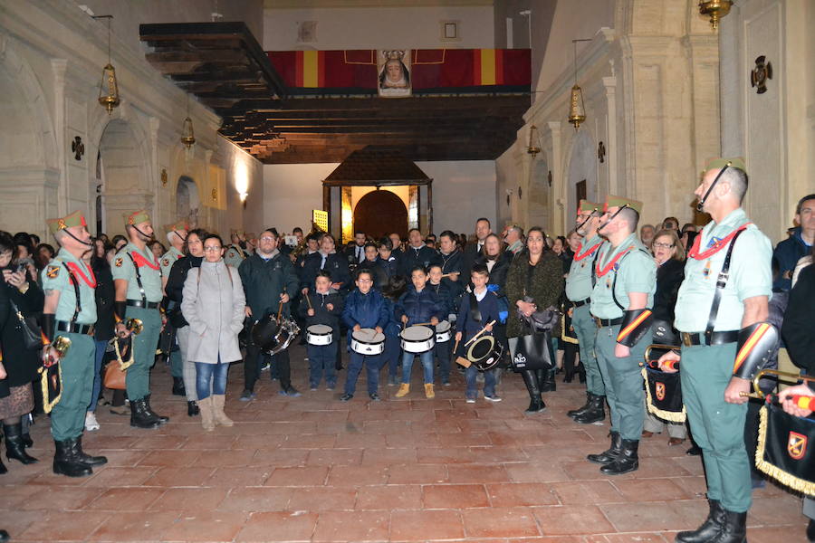 El Viernes de Dolores, la imagen de la Patrona de Alhama realizó su recorrido habitual hasta el Barrio de la Joya acompañada por centenares de alhameños y devotos de esta Virgen procedentes de otros puntos de Granada.