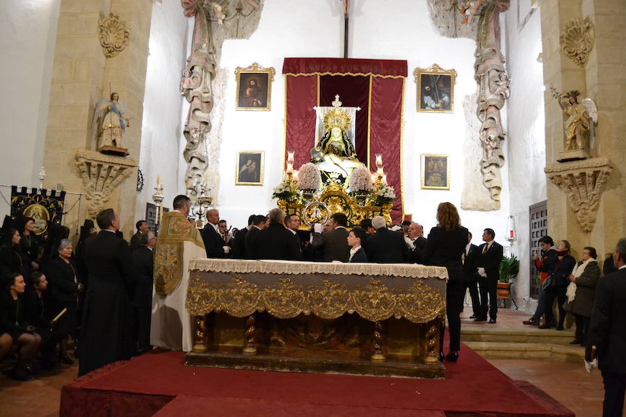 El Viernes de Dolores, la imagen de la Patrona de Alhama realizó su recorrido habitual hasta el Barrio de la Joya acompañada por centenares de alhameños y devotos de esta Virgen procedentes de otros puntos de Granada.