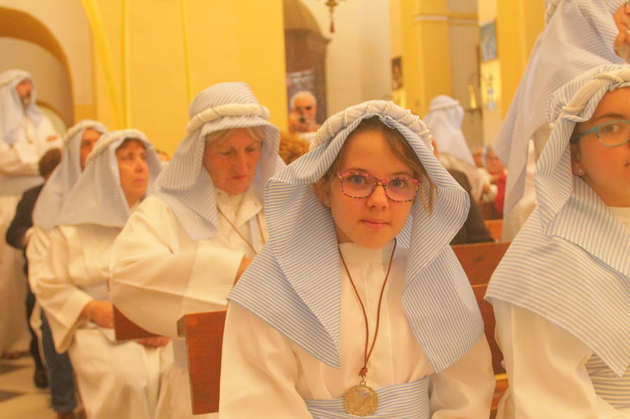 Más de 300 personas y 50 horquilleros han acompañado al primer desfile procesional de la localidad sexitana en un caluroso Domingo de Ramos