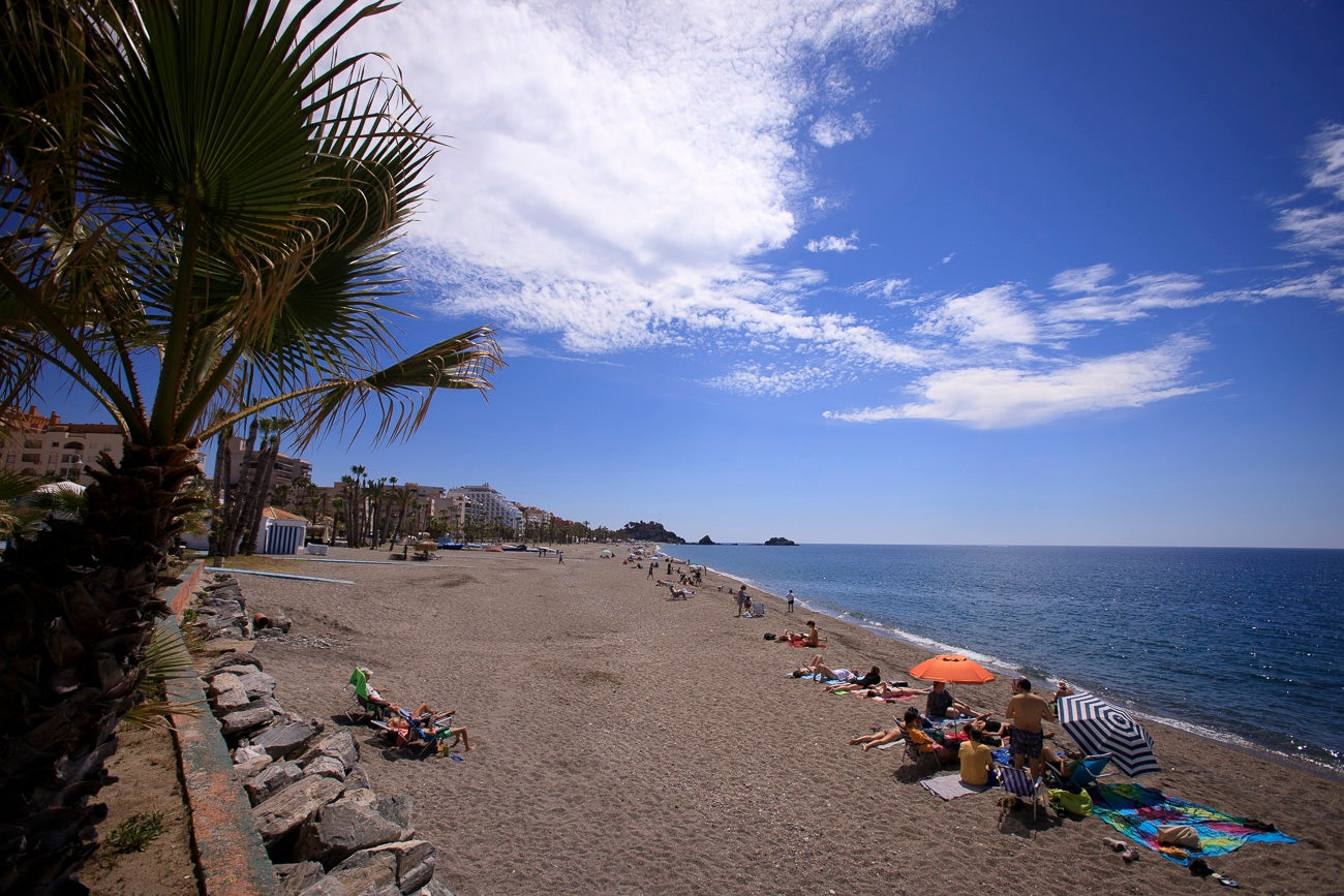 Visitamos Motril, Almuñécar, La Herradura y Castell para ver si nuestras playas están 'a punto' para una oleada de visitas