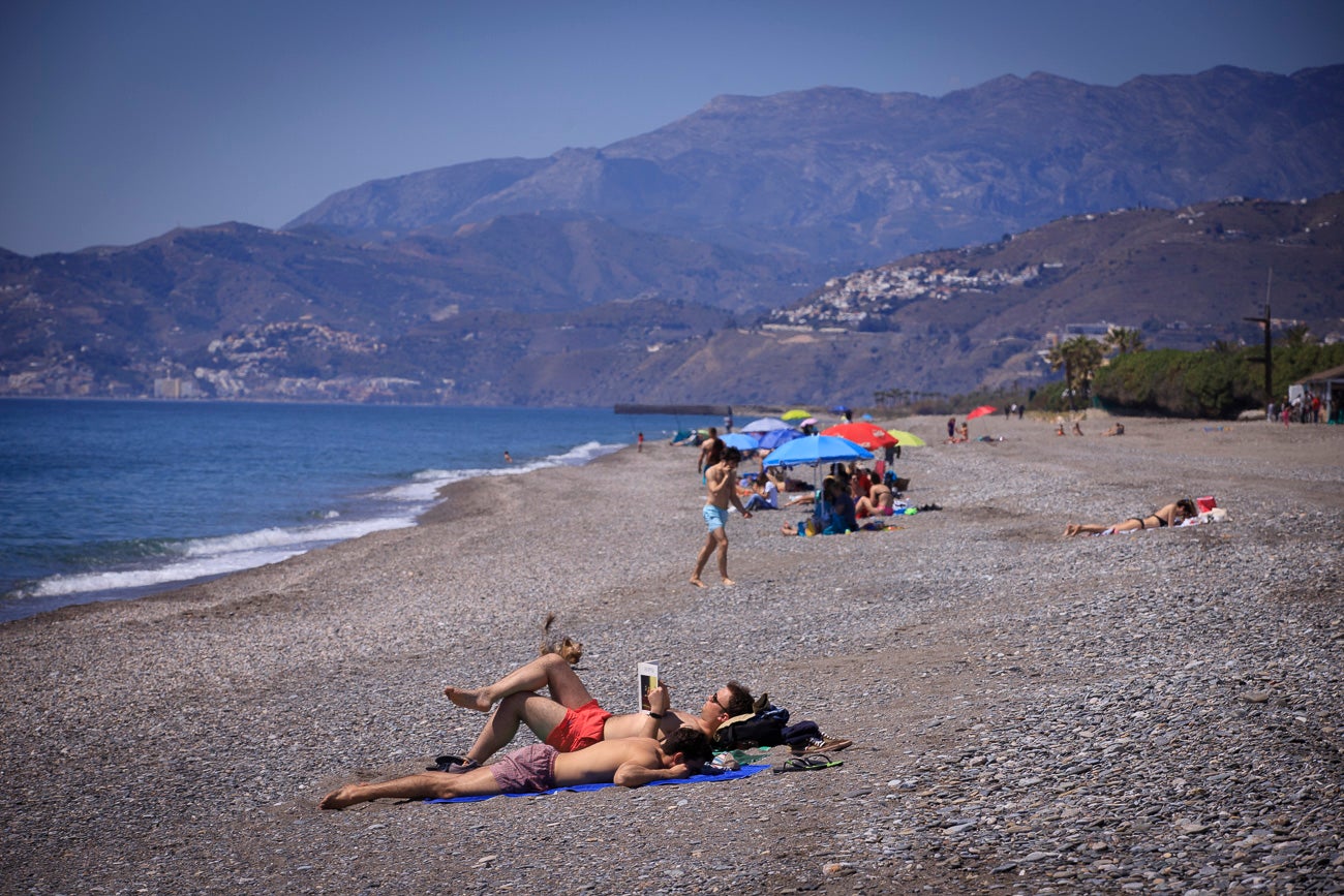 Visitamos Motril, Almuñécar, La Herradura y Castell para ver si nuestras playas están 'a punto' para una oleada de visitas