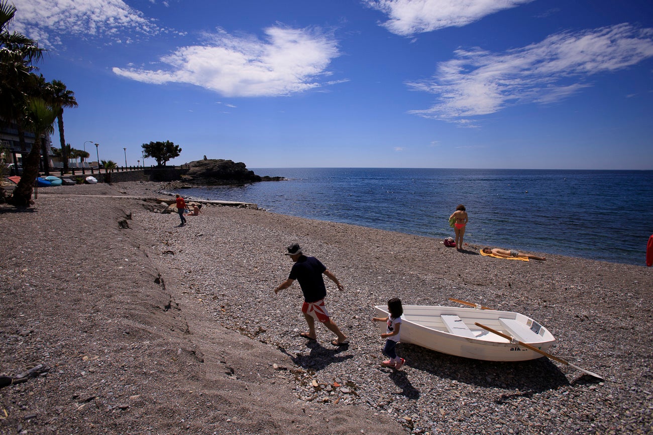 Visitamos Motril, Almuñécar, La Herradura y Castell para ver si nuestras playas están 'a punto' para una oleada de visitas