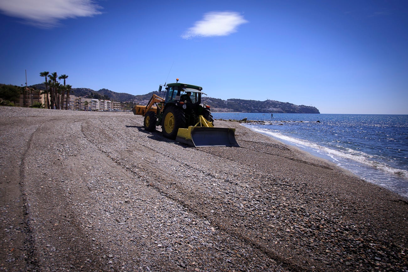 Visitamos Motril, Almuñécar, La Herradura y Castell para ver si nuestras playas están 'a punto' para una oleada de visitas