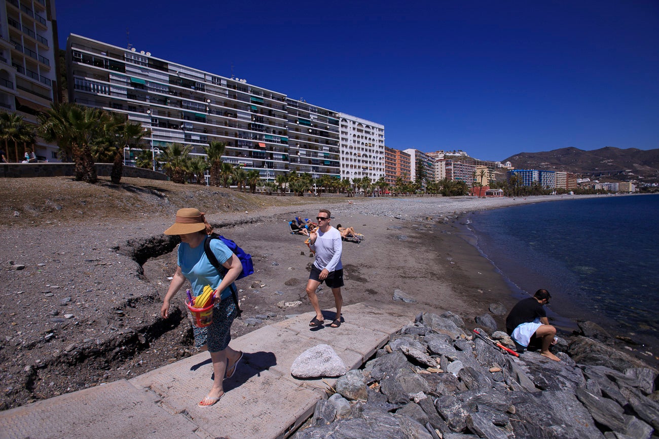 Visitamos Motril, Almuñécar, La Herradura y Castell para ver si nuestras playas están 'a punto' para una oleada de visitas